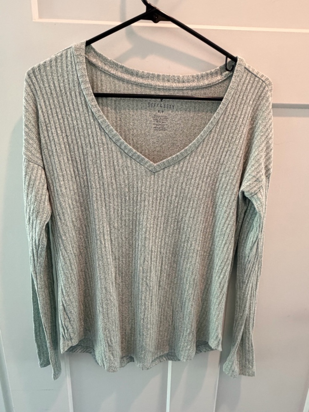 American Eagle Soft & Sexy Ribbed Top Medium Long Sleeve V Neck Casual